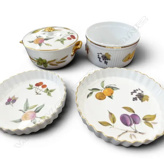 4 PCES ROYAL WORCESTER 'EVESHAM' Dia.185mm