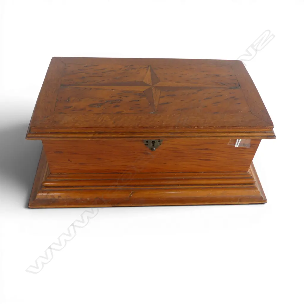 N.Z. COLONIAL MARQUETRY INLAID NATIVE TIMBER BOX w. felt interior 380x230x150mm Image 1++