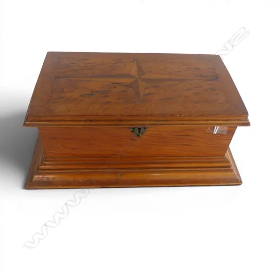 N.Z. COLONIAL MARQUETRY INLAID NATIVE TIMBER BOX w. felt interior 380x230x150mm