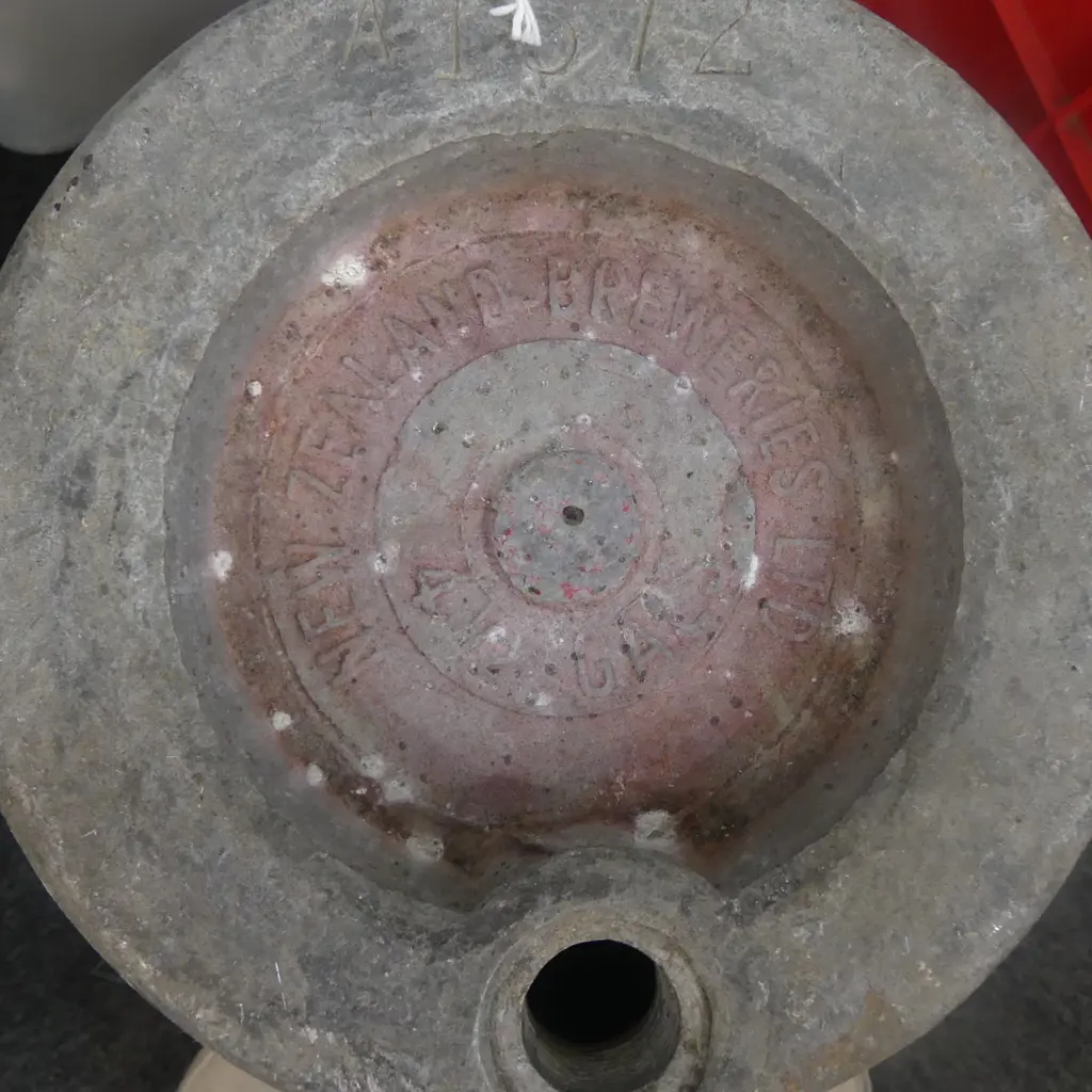 NZ BREWERIES LTD METAL BEER KEG H.400mm Image 1++