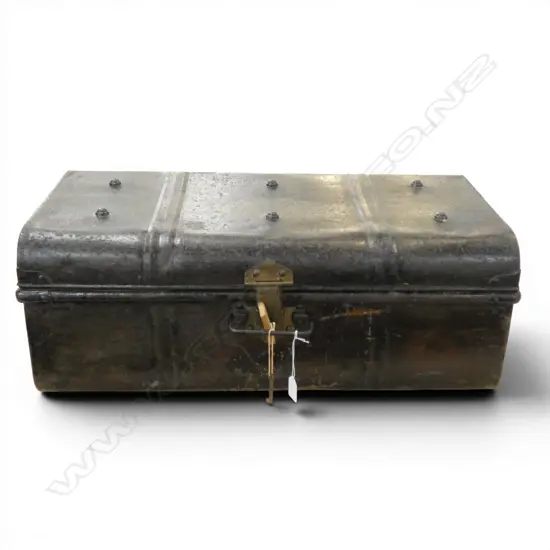OLD METAL TRUNK W.690mm