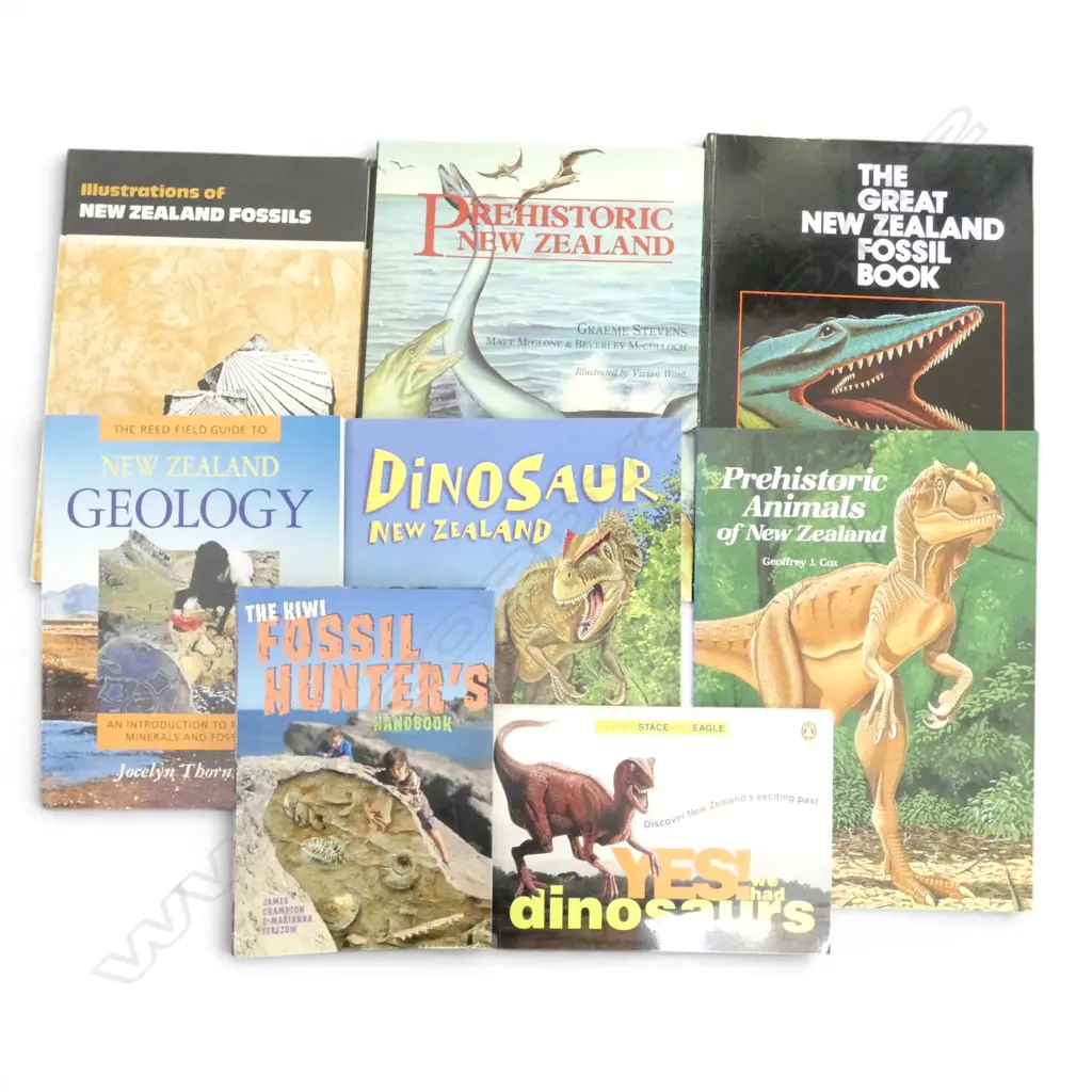 7 N.Z. DINOSAUR REFERENCE BOOKS  Image 1++