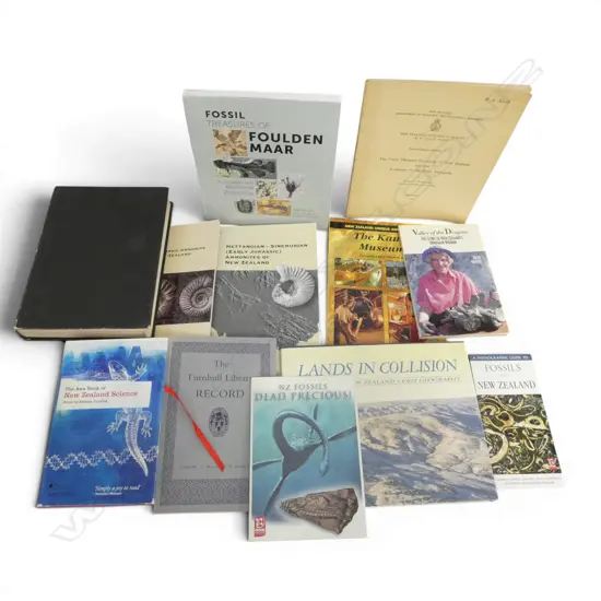 11 N.Z. HISTORY REFERENCE Incl. GEOLOGICAL, FOSSIL, KAURI etc + N.Z. FOSSILS ROTORUA BOOKLET