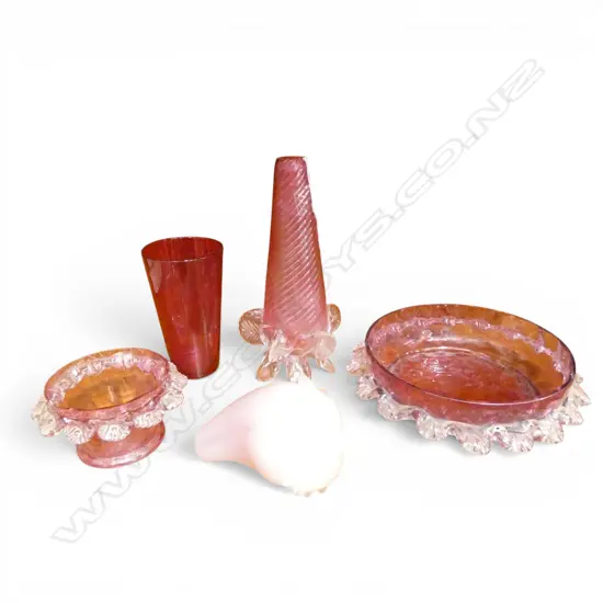 4 PCES OF CRANBERRY GLASS + ART GLASS VEGETABLE H.170mm