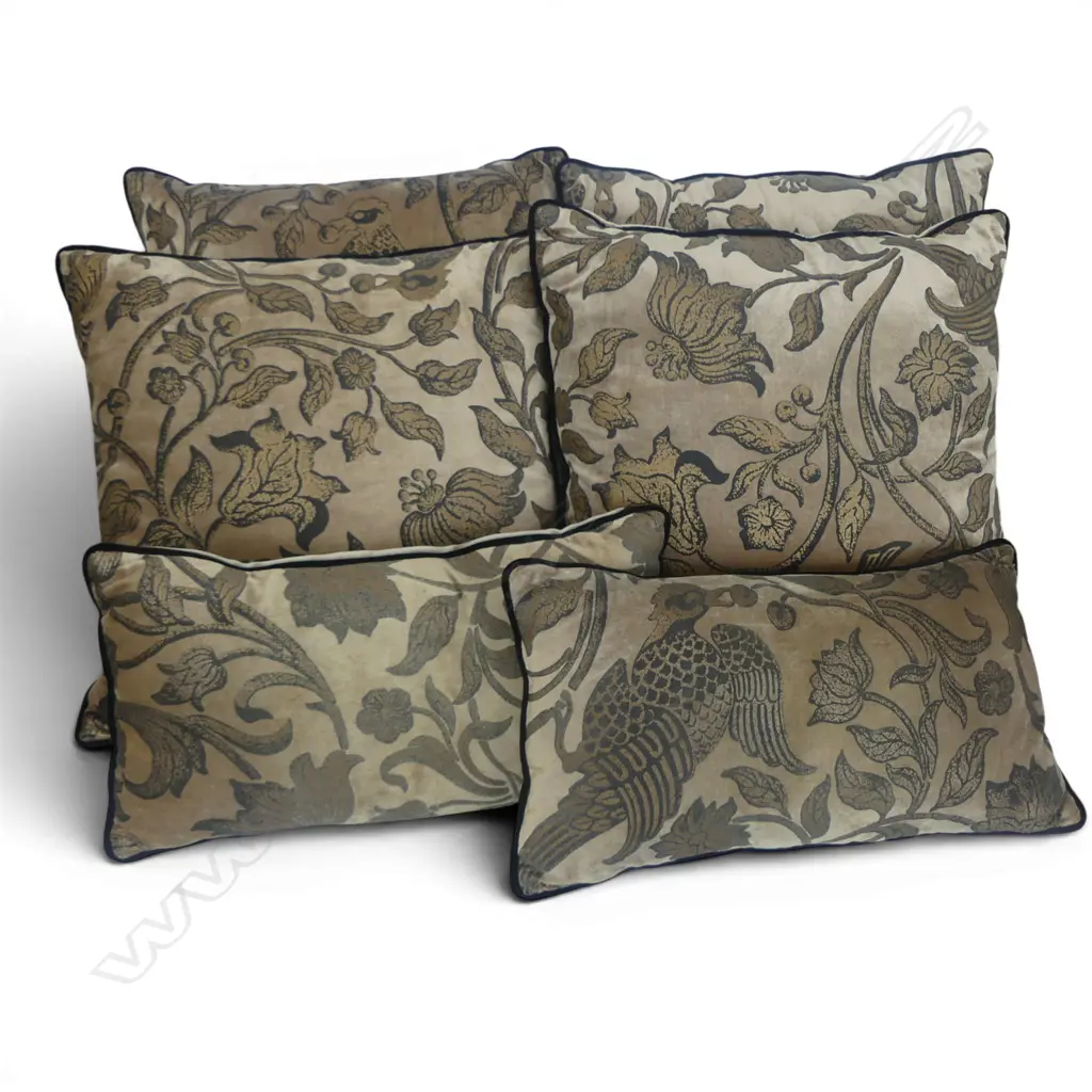 6 VELVET CUSHIONS w. PRINTED DESIGN; 4x 500x500mm, 2x 390x500mm Image 1++