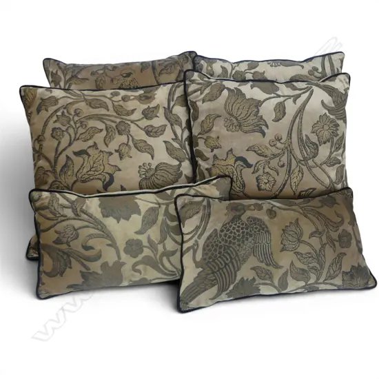 6 VELVET CUSHIONS w. PRINTED DESIGN; 4x 500x500mm, 2x 390x500mm