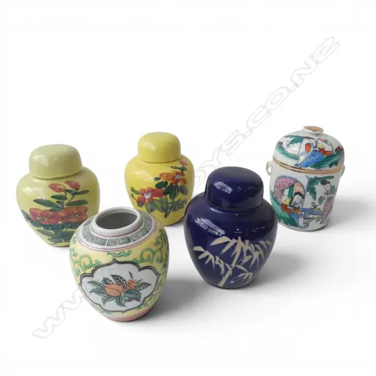 4 GINGER JARS one lid missing + OTHER JAR H.160mm