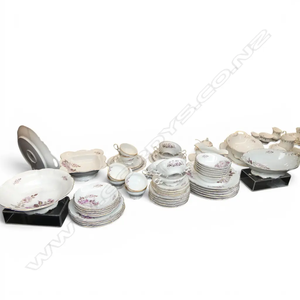 HUTSCHENREUTHER SLYVIA PAT DINNER SERVICE Image 1++