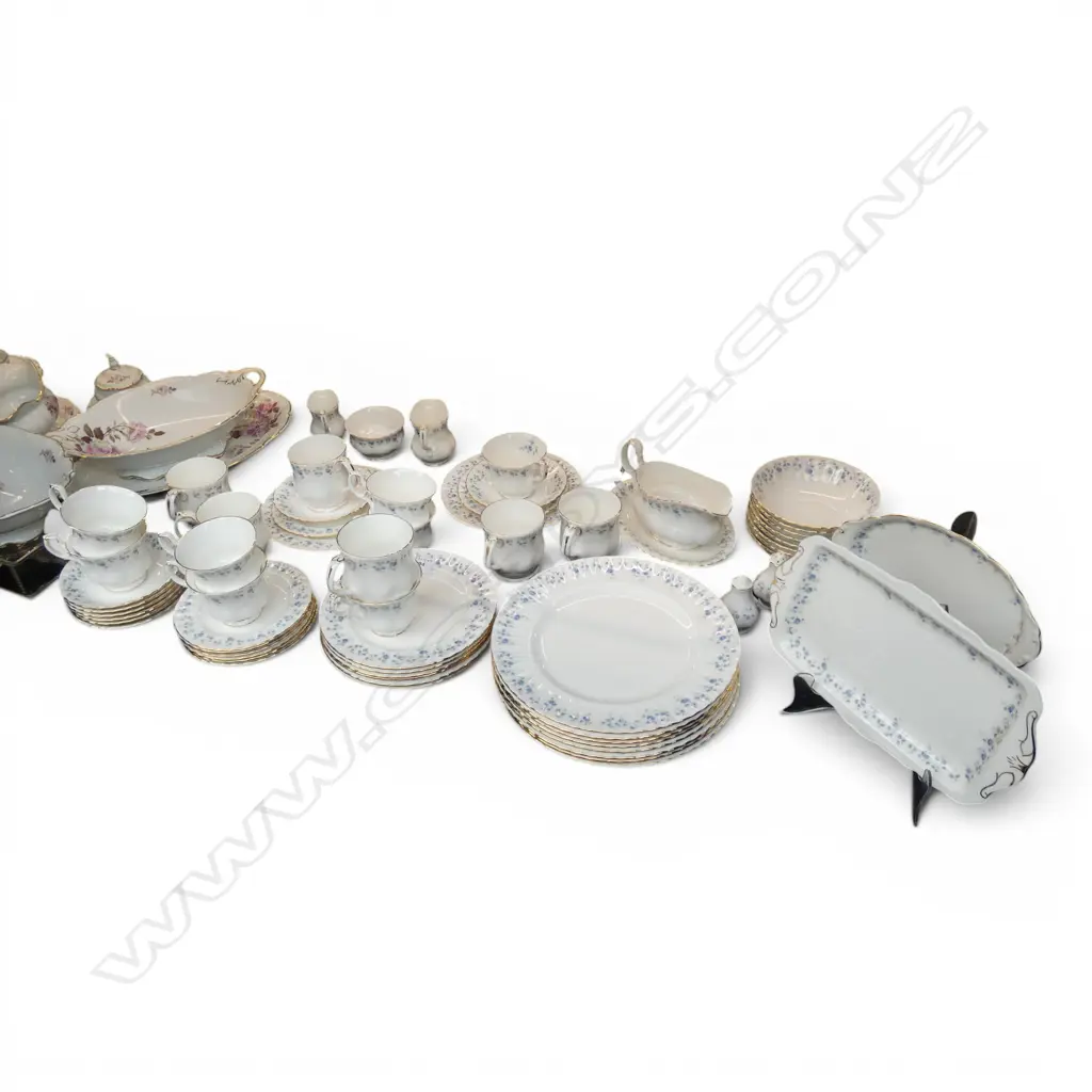 LARGE ROYAL ALBERT DINNER SERVICE MEMORY LANE PAT Image 1++