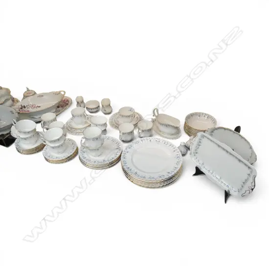 LARGE ROYAL ALBERT DINNER SERVICE MEMORY LANE PAT