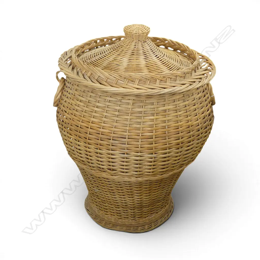 LIDDED LAUNDRY BASKET H.700mm Image 1++