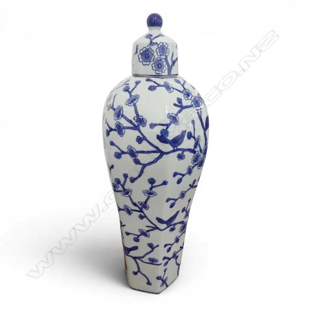 ORIENTAL LIDDED B/W VASE H.520mm Image 1++
