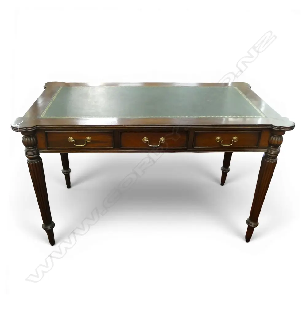 MAHOGANY DESK w. GREEN LEATHER INLAY 1250x660x740mm Image 1++