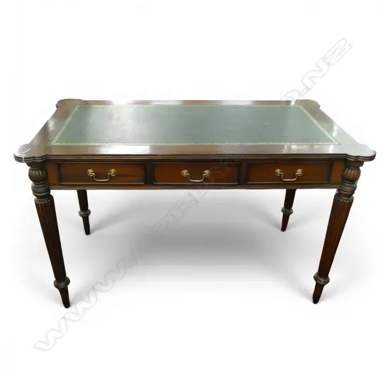 MAHOGANY DESK w. GREEN LEATHER INLAY 1250x660x740mm
