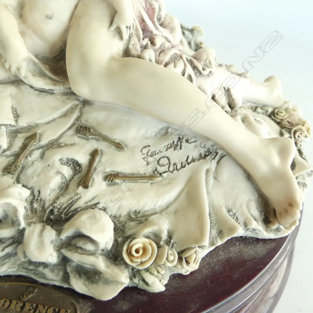 SIGNED FLORENCE ARMARNI FIGURE TABLE CENTERPIECE H400MM Image 1++