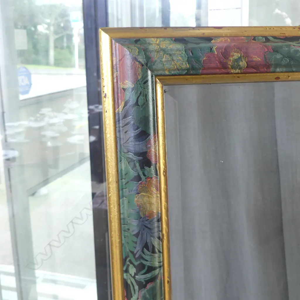 LG MIRROR 1520x1120mm Image 1++