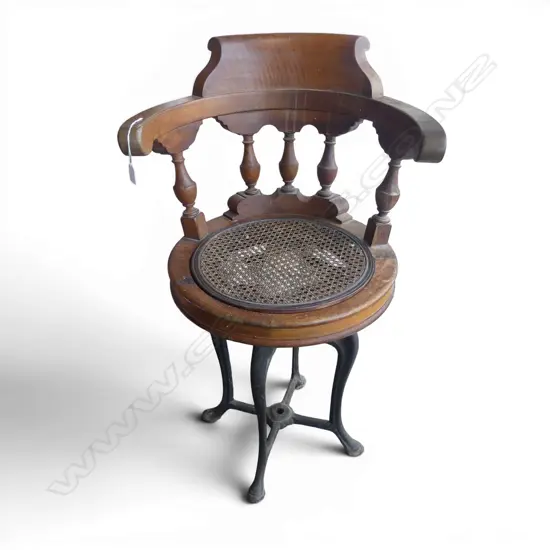 VINTAGE CAPTAINS CHAIR H.880mm