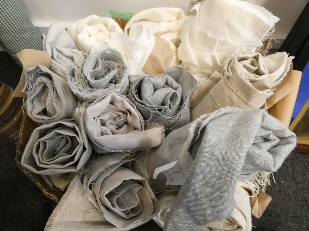20 SMALL LINEN ROLLS 1.5-3Ms Image 1++