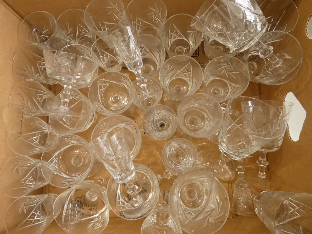BOX OF ASST. CRYSTAL Image 1++