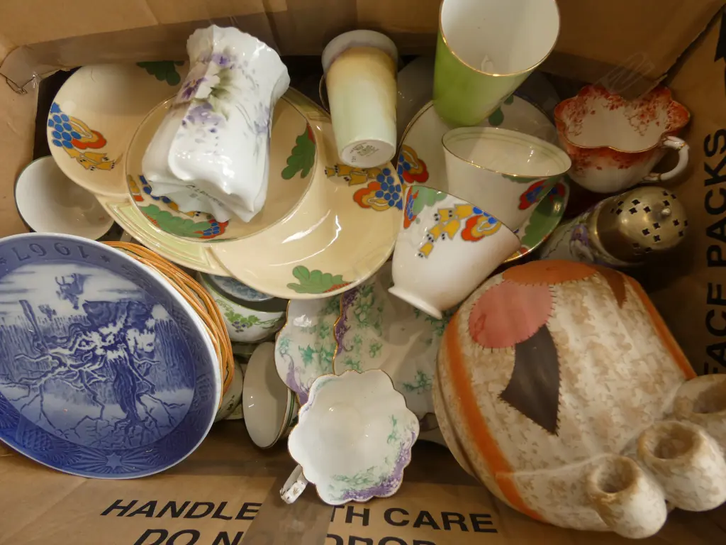 BOX OF MIXED DECO CHINA CSPS VASES CAKE PLATES ETC Image 1++