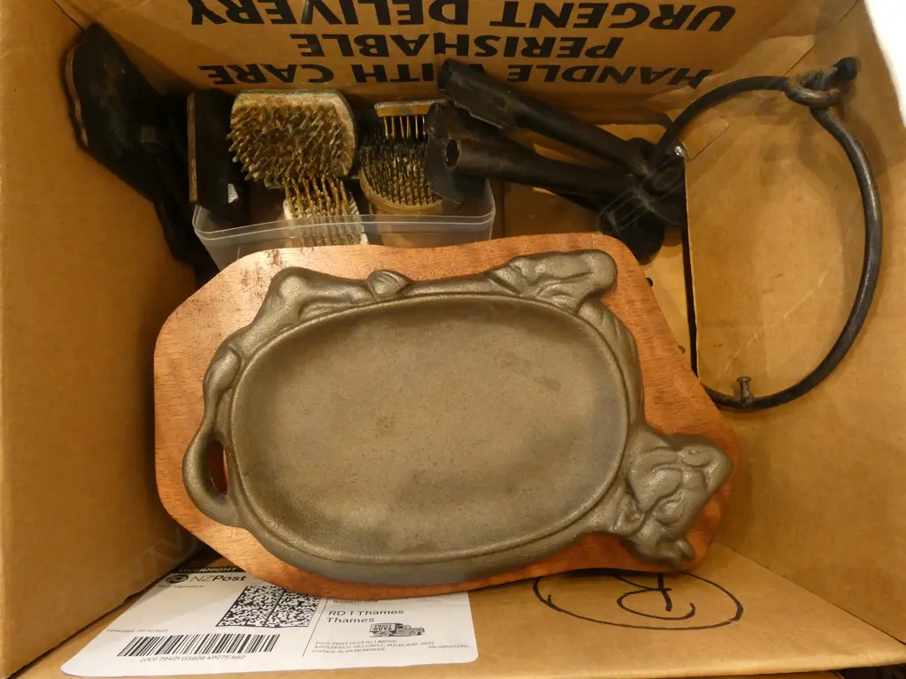 ASST. METAL ITEMS; KEYS, 4 STEAK PLATES, 5 FLOWER FROGS Image 1++