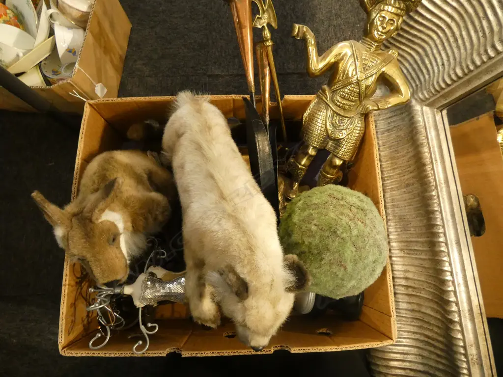 2 SOFT TOYS, JEWELLERY STANDS ETC Image 1++