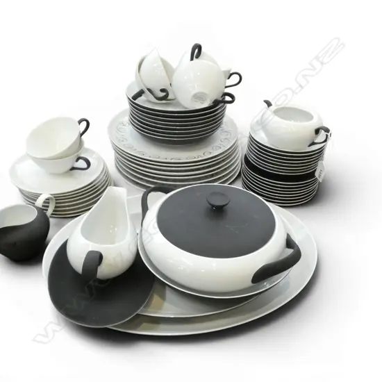 KYOTO B/W CHINA DINNER SERVICE