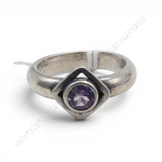 .925 SILVER & AMETHYST gem set RING SIZE Q