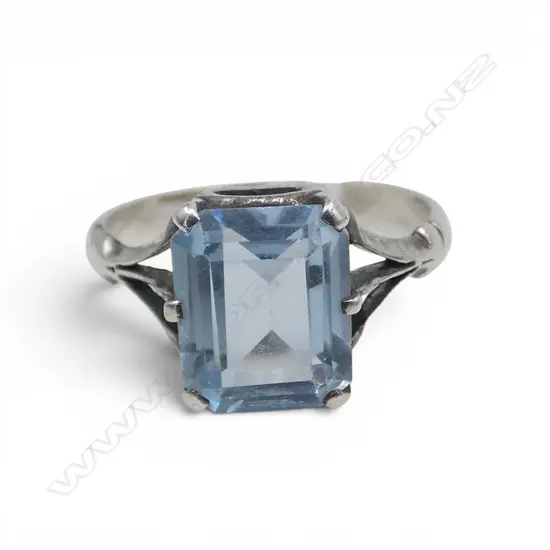S/SILVER & SQUARE CUT BLUE STONE RING SIZE P