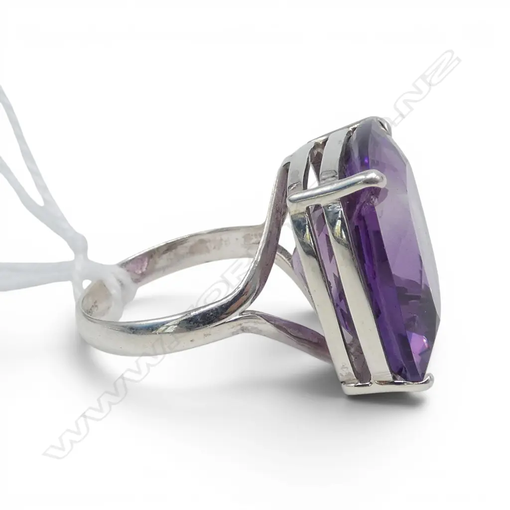 LRG SILVER AMETHYST RING SIZE Q Image 1++