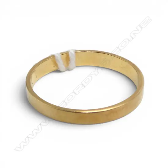 18CT WEDDER RING 1.7gms SIZE M