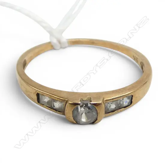 9CT CZ RING, 1.6gms SIZE S