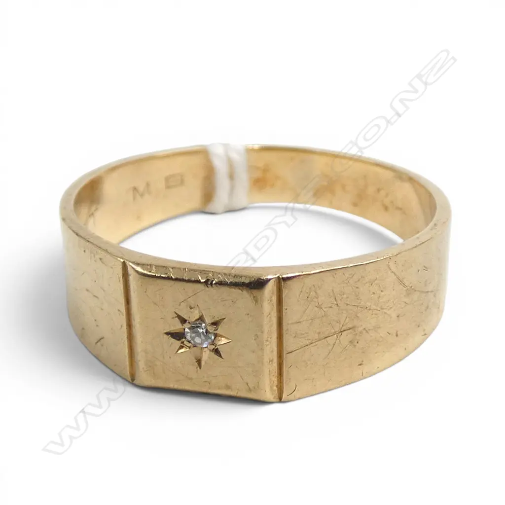 9CT DIAMOND  SIGNET RING, 3.3gms SIZE R Image 1++