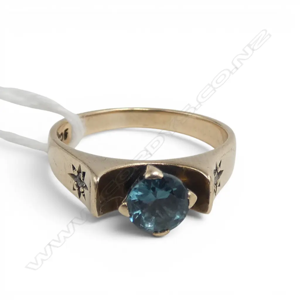 VINTAGE BLUE SPINEL? GEM STONE & DIAMOND SET RING. Size O 1/2.  3.38gms Image 1++