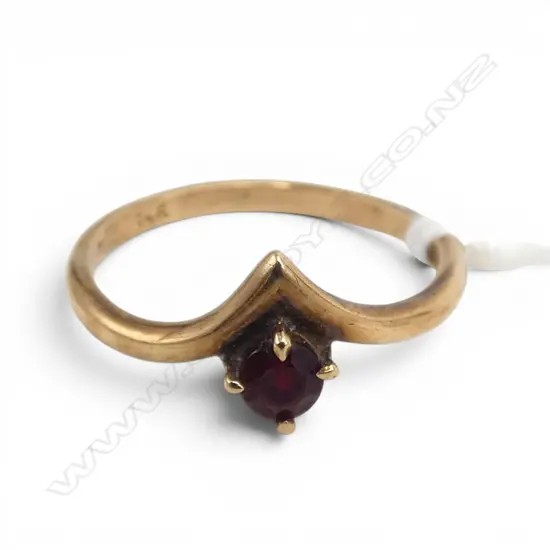 VINTAGE 9ct GOLD & GARNET RING 1.65gms SIZE O
