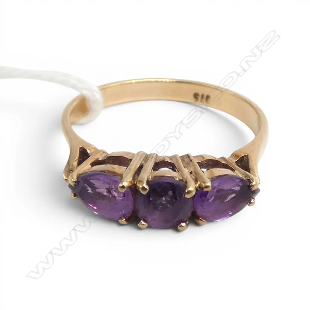 9ct GOLD & 3 AMETHYST VINTAGE RING 2.5gms SIZE P Image 1++