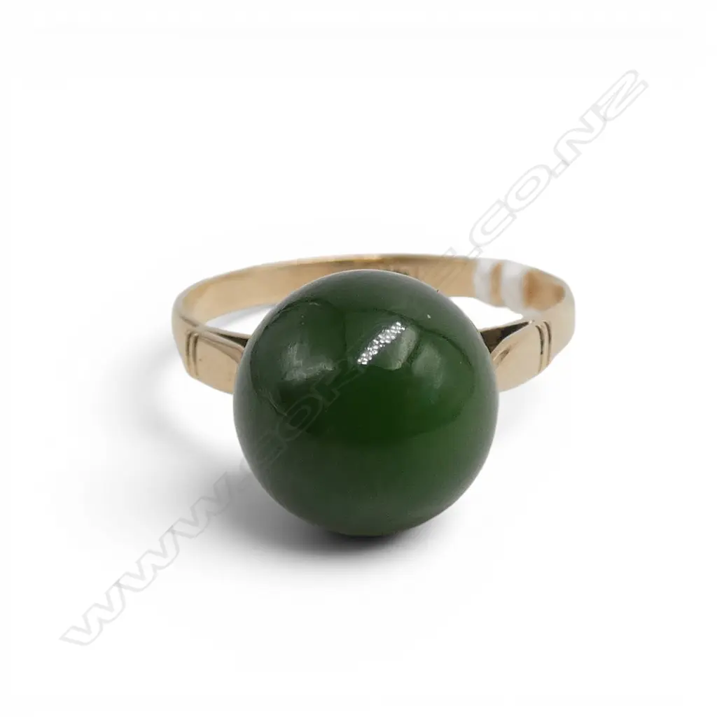 14ct YELLOW GOLD & JADE BALL RING 3.1gms SIZE O Image 1++