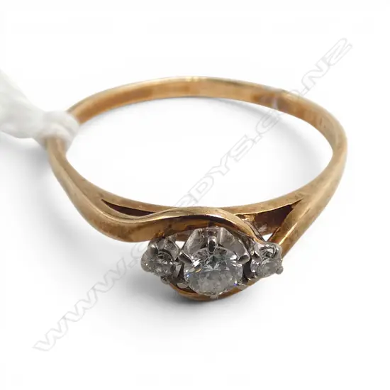 9CT 3 DIAMOND RING, 1.4gms SIZE N