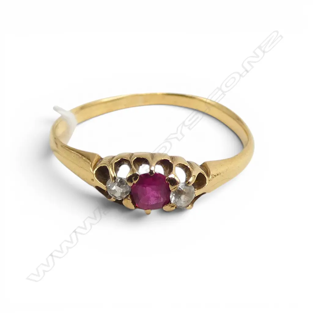 18ct RUBY & DIAMOND ESTATE RING 1.55gms SIZE L Image 1++