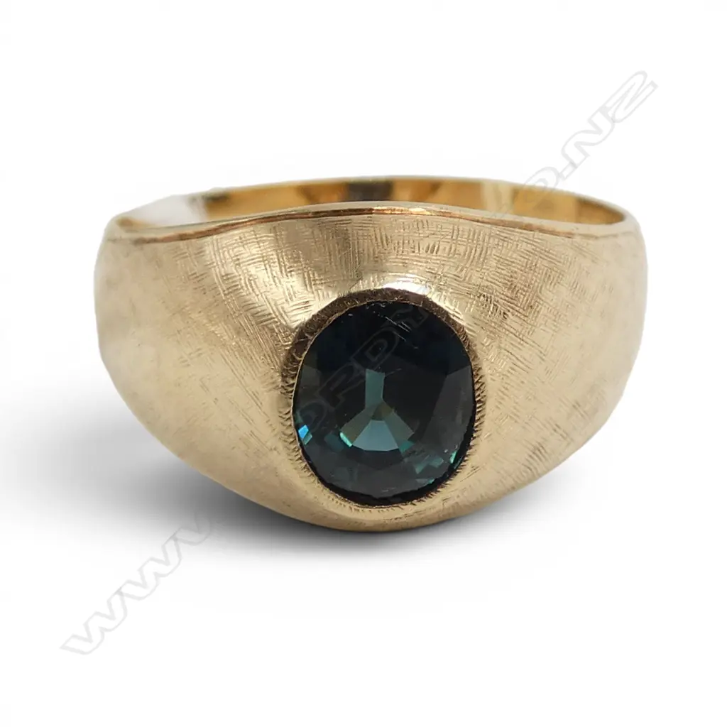 18CT SAPPHIRE SIGNET RING, with textured finish 6.3gms SIZE R Image 1++