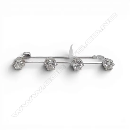 9CT WG 4 DIAMOND BAR BROOCH W.35mm 2.6gms