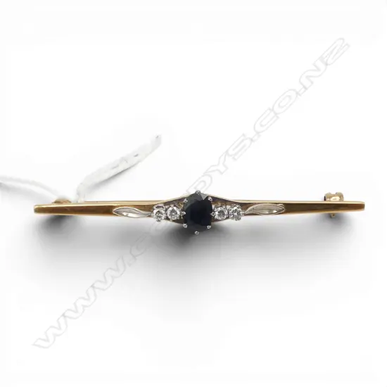 18CT SAPPHIRE & DIAMOND BAR BROOCH W.55mm 4.6gms