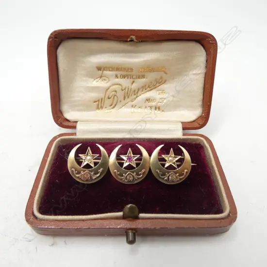 15CT GOLD CRESCENT & STAR ISLAMIC HONEYMOON BROOCH MAKER HOLLIS & NEWMAN CHESTER 1887 ORIGINAL BOX 3.2 GMS