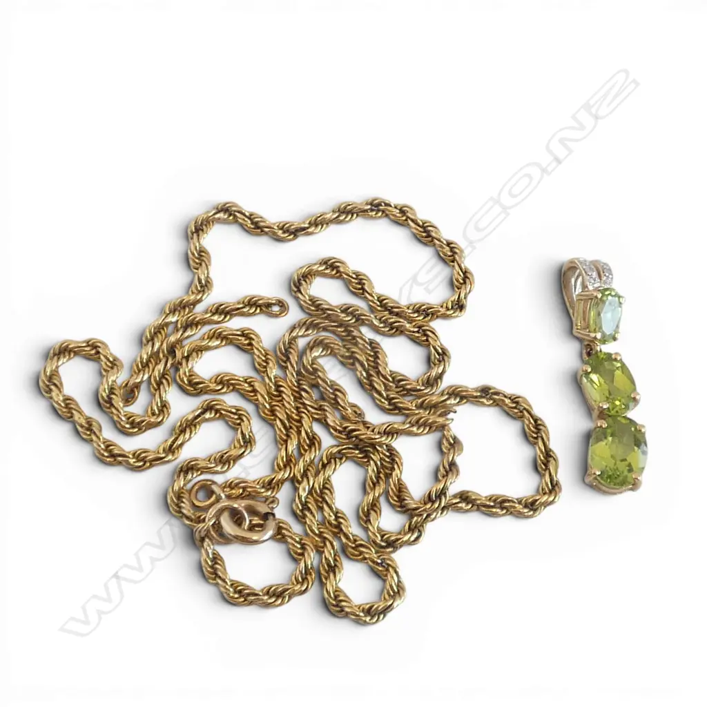 9CT CHAIN 4gms AF + 9CT PERIDOT PENDANT 1.6gms Image 1++