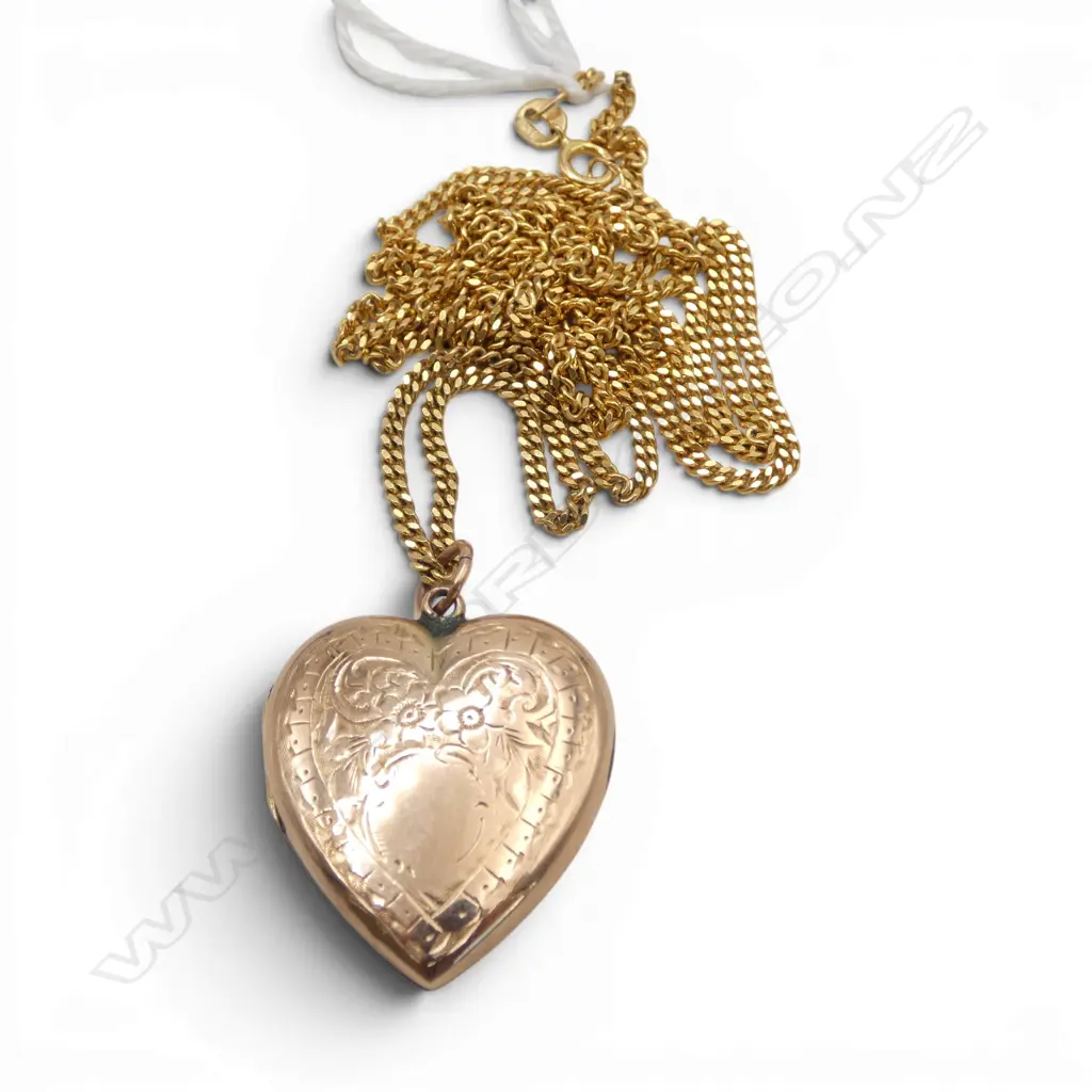 9ct HEART LOCKET w. fitted interior ON 9ct CHAIN 8.74gms  Image 1++