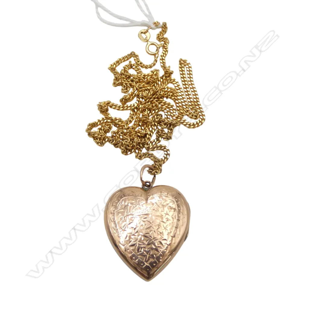 9ct HEART LOCKET w. fitted interior ON 9ct CHAIN 8.74gms  Image 1++