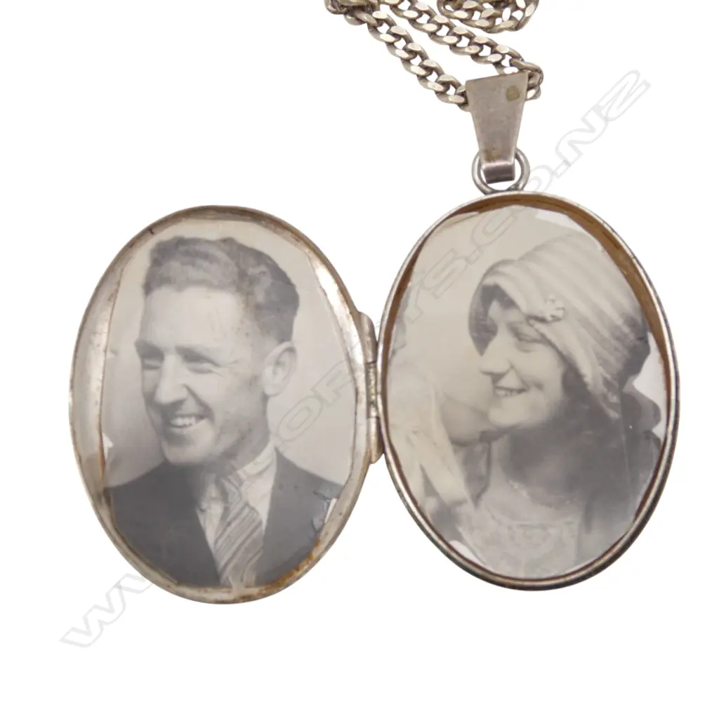 S/SILVER LOCKET ON S/SILVER CHAIN 19.6GMS Image 1++