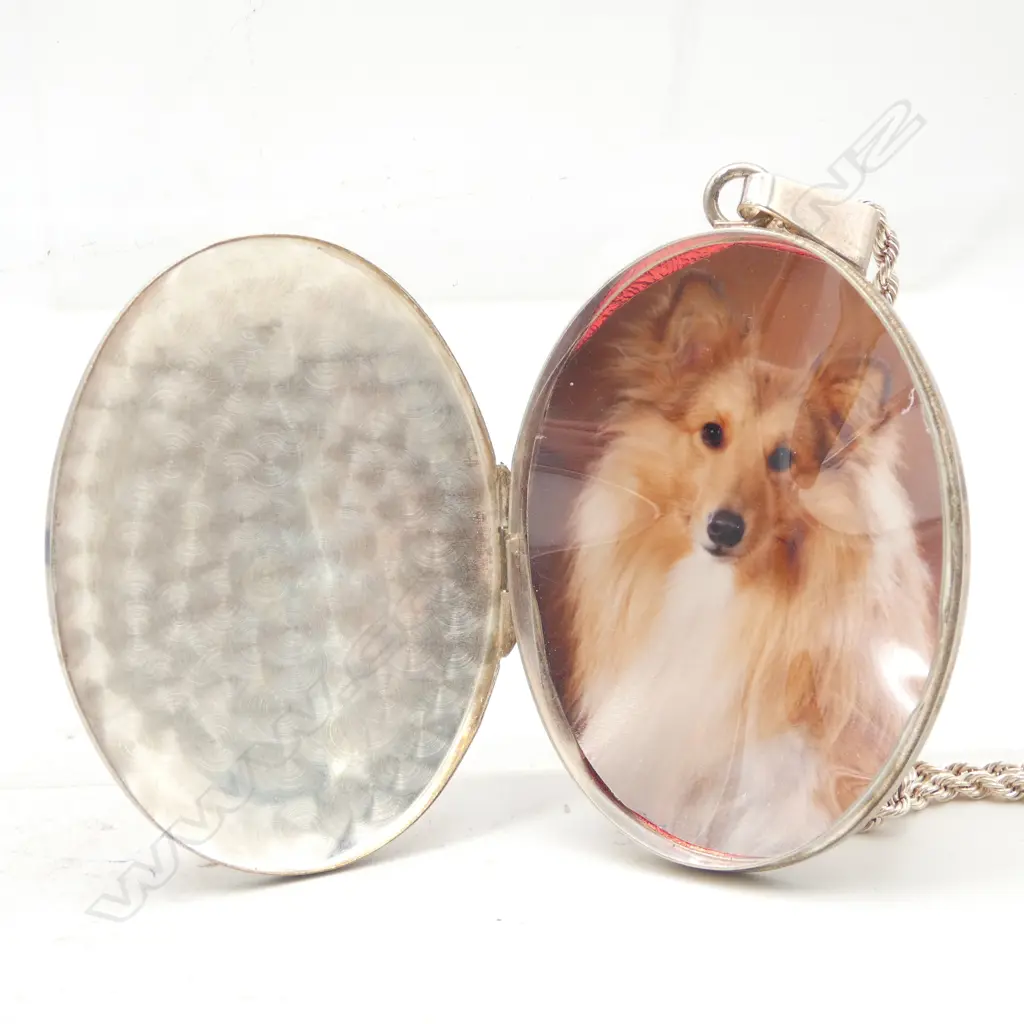 LARGE S/SILVER LOCKET ON S/SILVER CHAIN 27.2GMS Image 1++