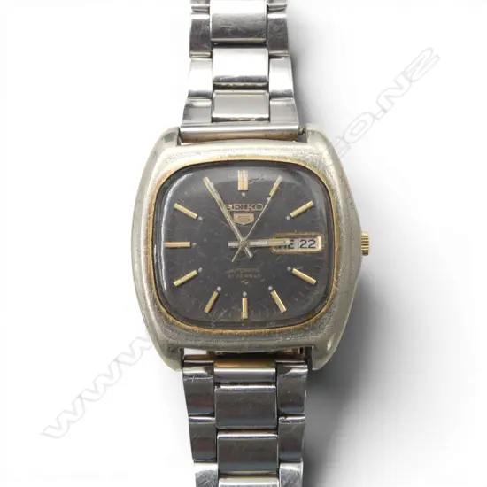 ORIGINAL BOXED SEIKO 5 AUTOMATIC GENTS WRISTWATCH