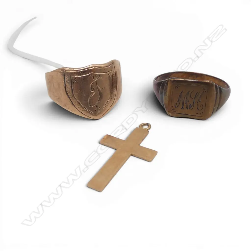 2 9CT SIGNET RINGS 4.2gms + 14CT CROSS PENDANT 0.6gms Image 1++